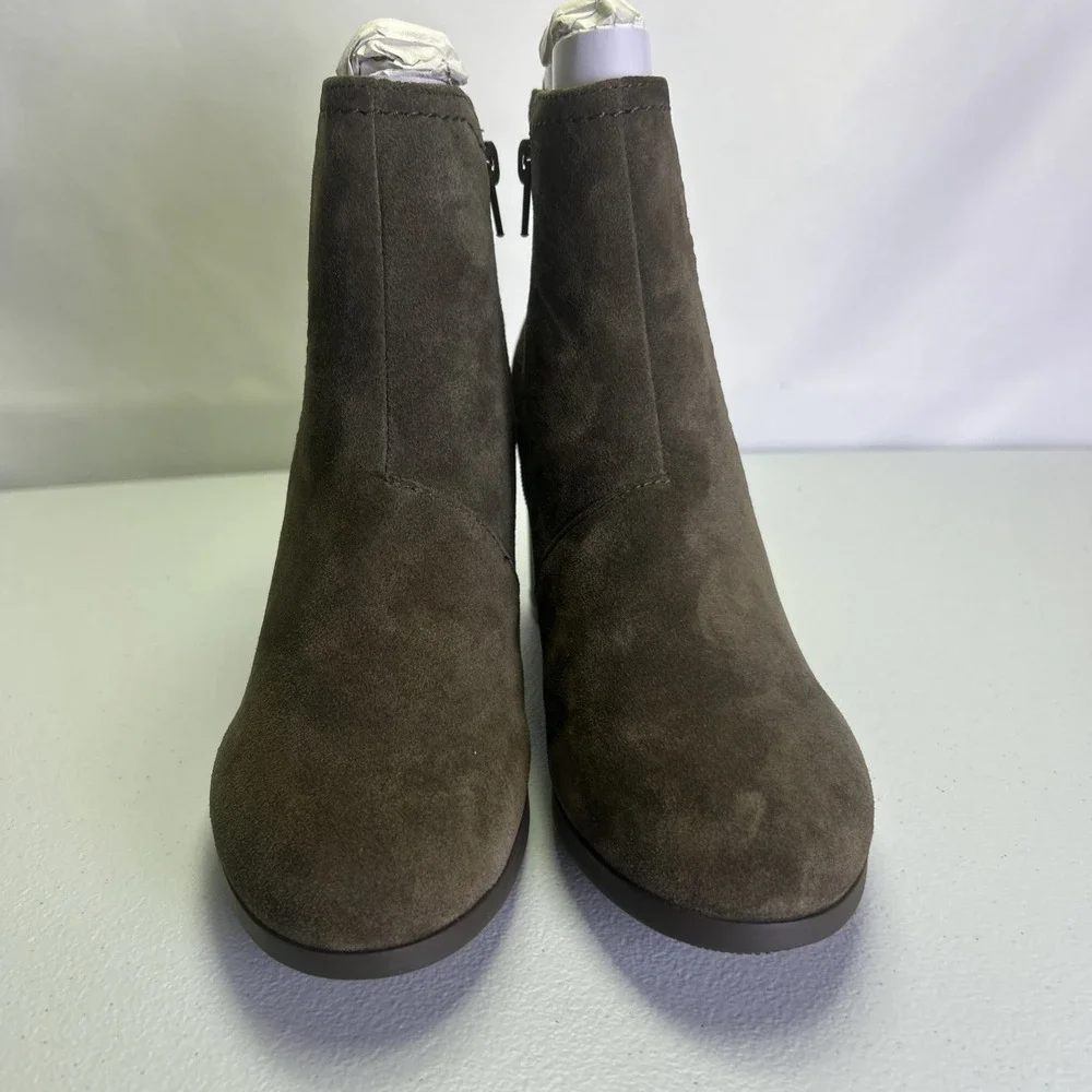 Clarks Collection Bayla Rose Women's Suede Ankle Boots Taupe/Olive Size 6.5 M